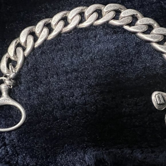 FOSSIL โ๏ธ Chunky Silver Tone Charm Bracelet Toggle w/๐๏ธ-๐-๐ & Fossil charm - Picture 3 of 5